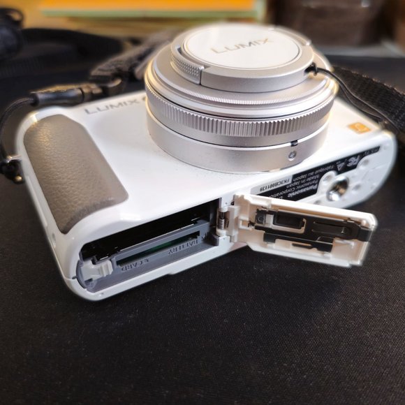 Panasonic Lumix DMC-LX7, EUC, incl. OEM leather Panasonic case, strap, SD card - Picture 8 of 17